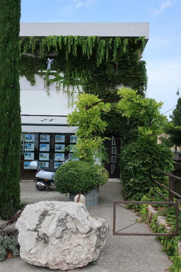 Appartement "L'Emile Char" LʼIsle-sur-la-Sorgue Exterior foto